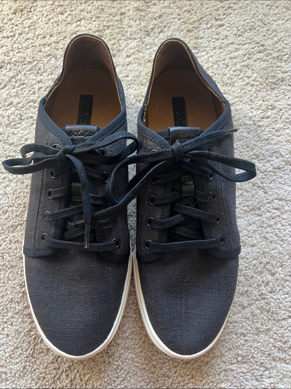 OLUKAI PEHUEA LI WOMANS BLACK/LINEN SNEAKERS. Size 9. - Picture 5 of 6